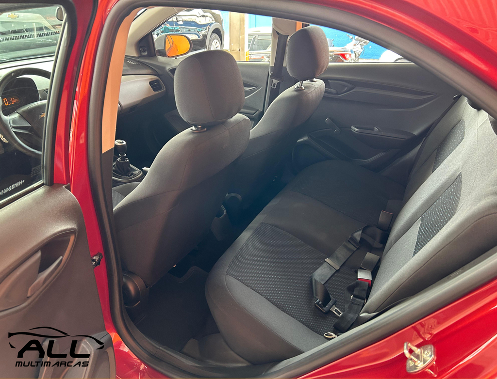 Chevrolet Onix Vermelho