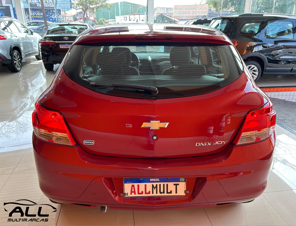 Chevrolet Onix Vermelho