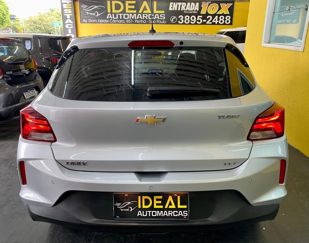 Chevrolet Onix Prata