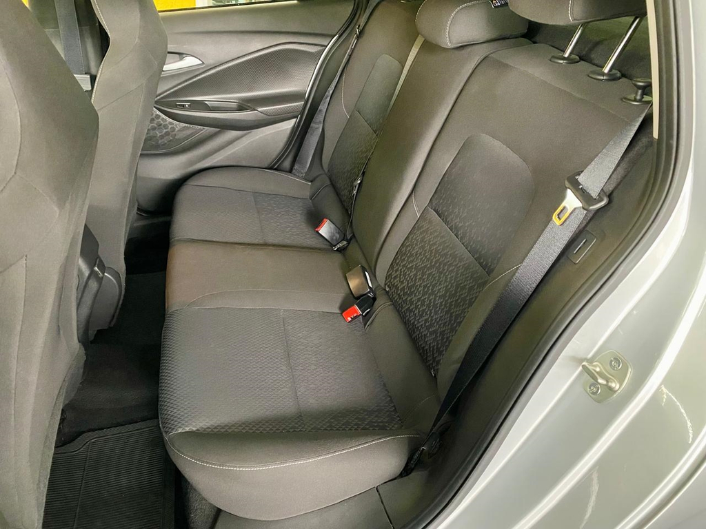 Chevrolet Onix Prata