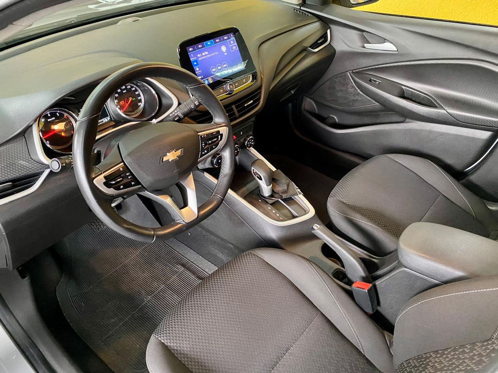 Chevrolet Onix Prata