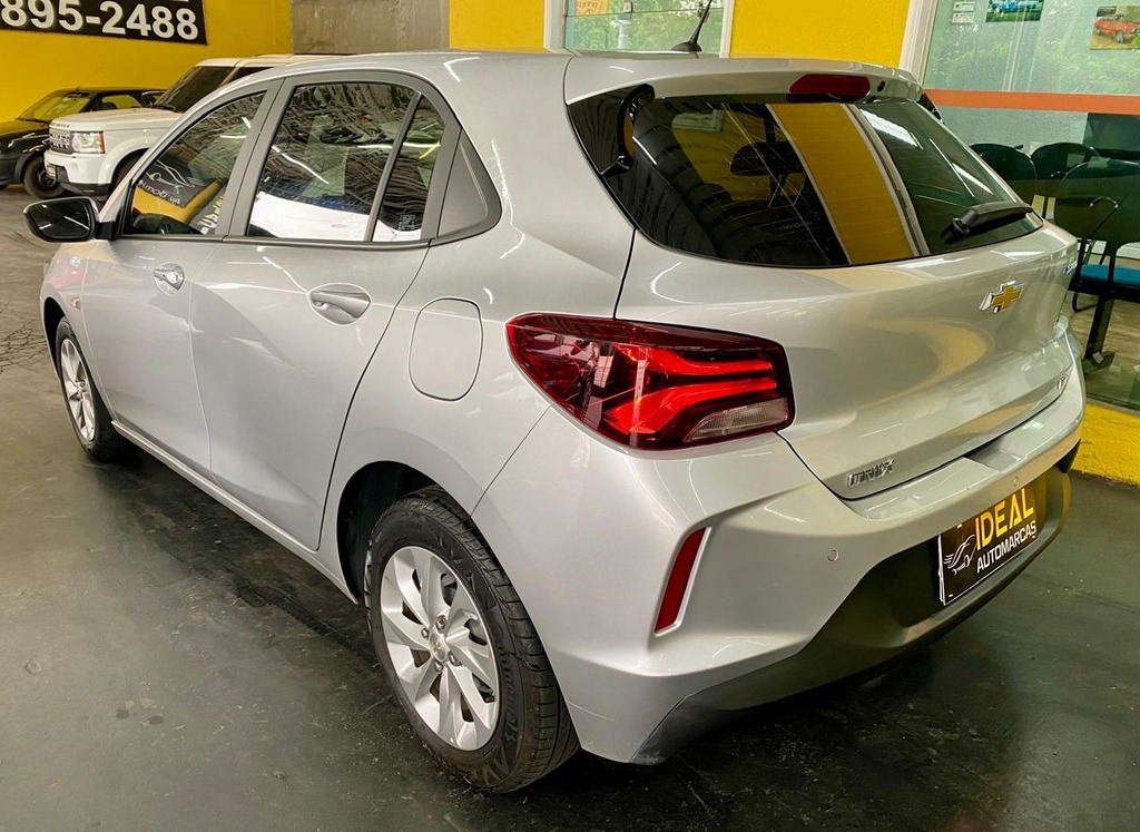 Chevrolet Onix Prata