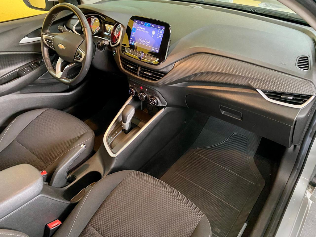Chevrolet Onix Prata