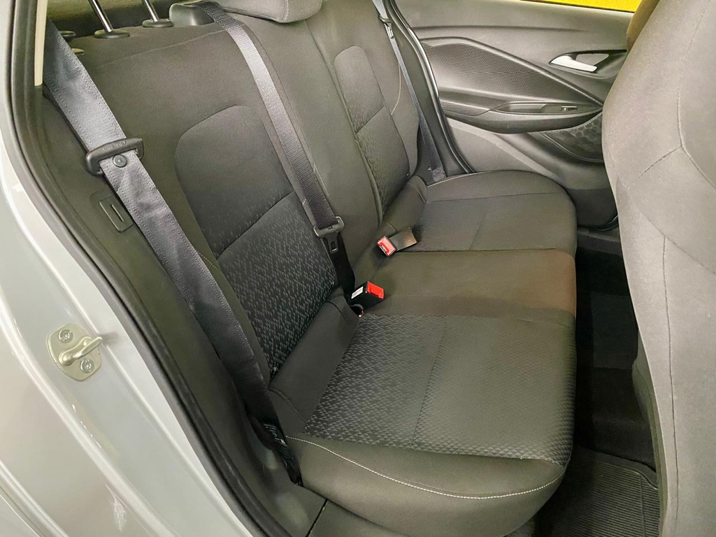 Chevrolet Onix Prata