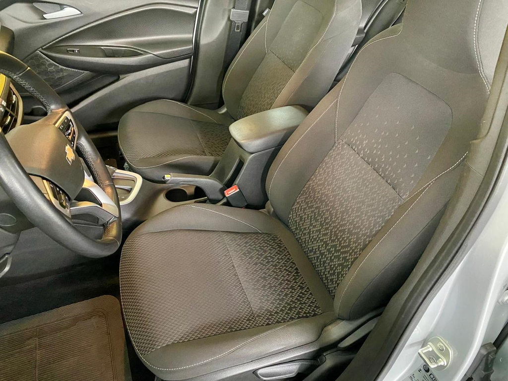 Chevrolet Onix Prata