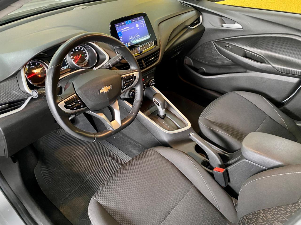 Chevrolet Onix Prata