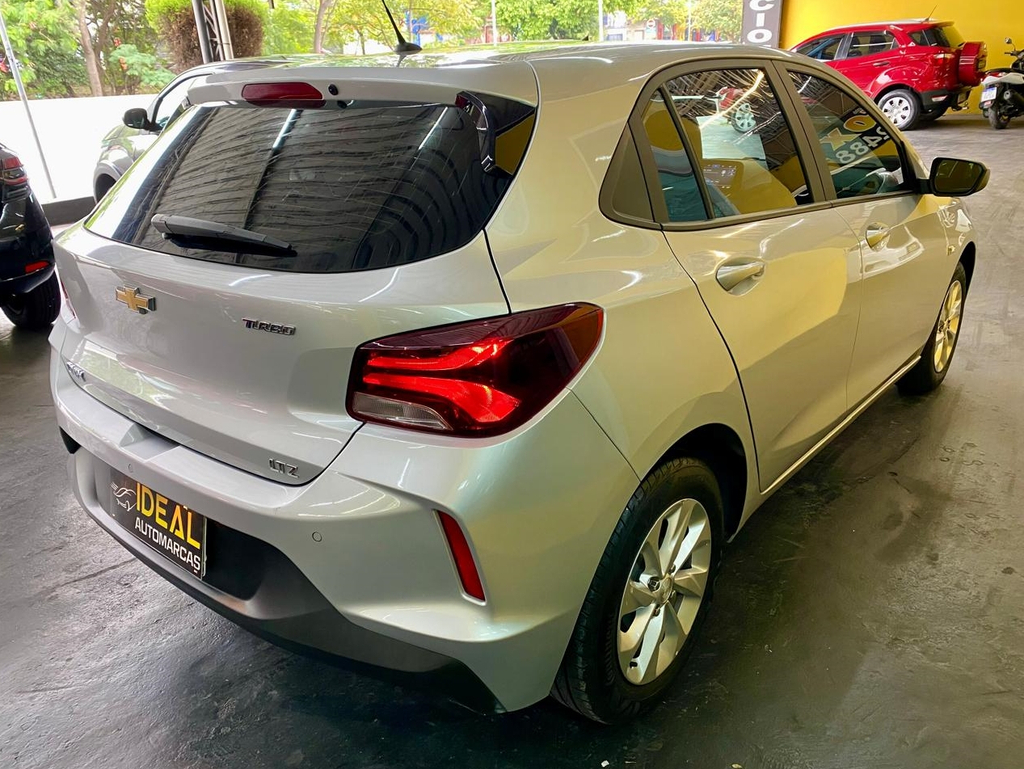 Chevrolet Onix Prata