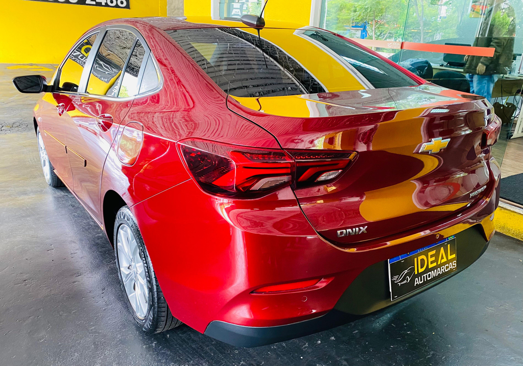 Chevrolet Onix Sedan Vermelho