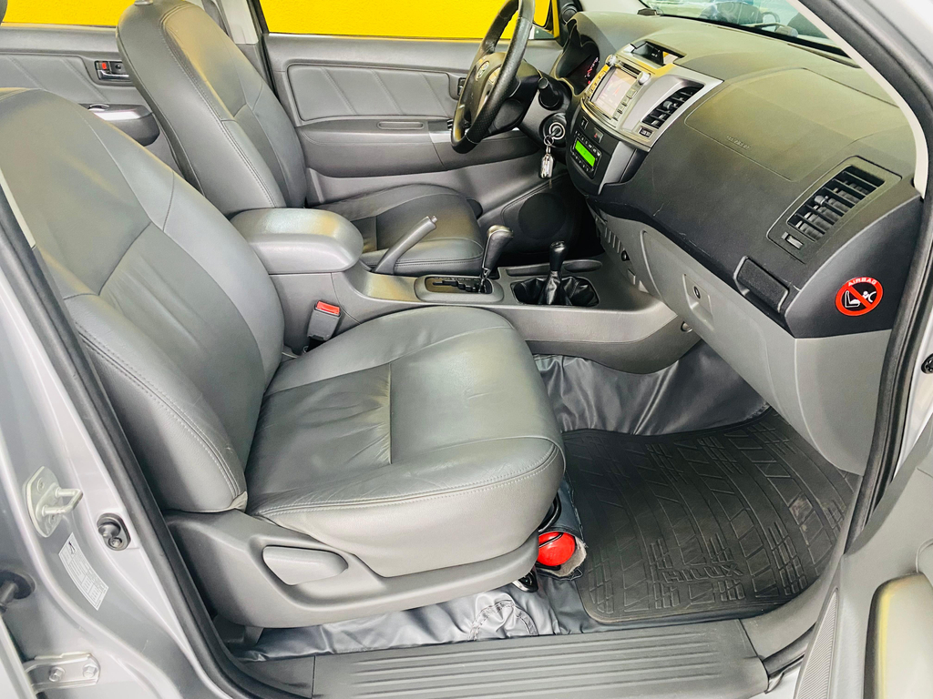 Toyota Hilux Cabine Dupla Prata