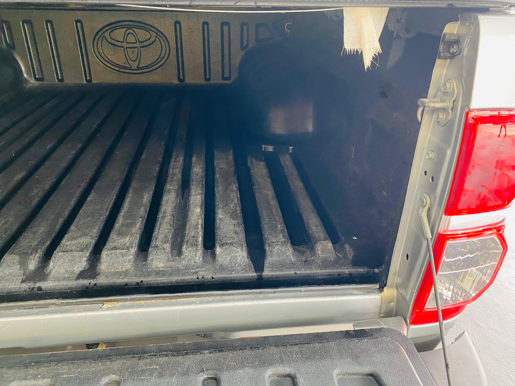 Toyota Hilux Cabine Dupla Prata