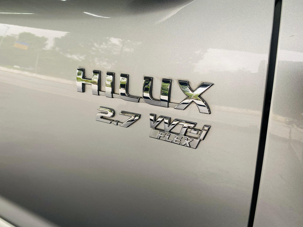 Toyota Hilux Cabine Dupla Prata