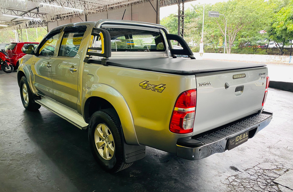 Toyota Hilux Cabine Dupla Prata