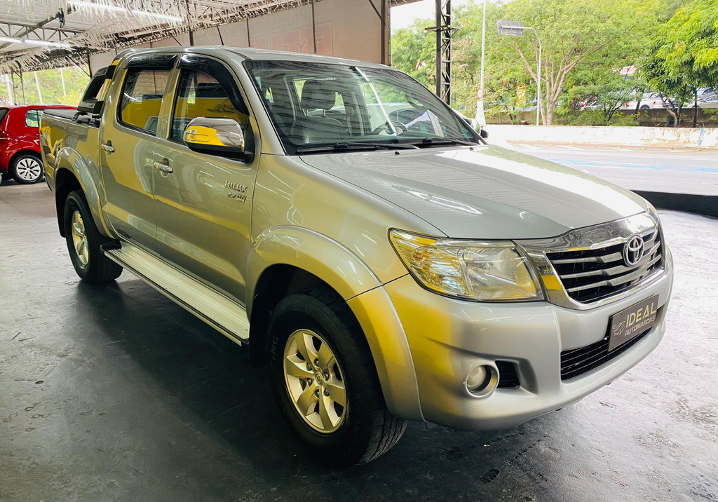 Toyota Hilux Cabine Dupla Prata