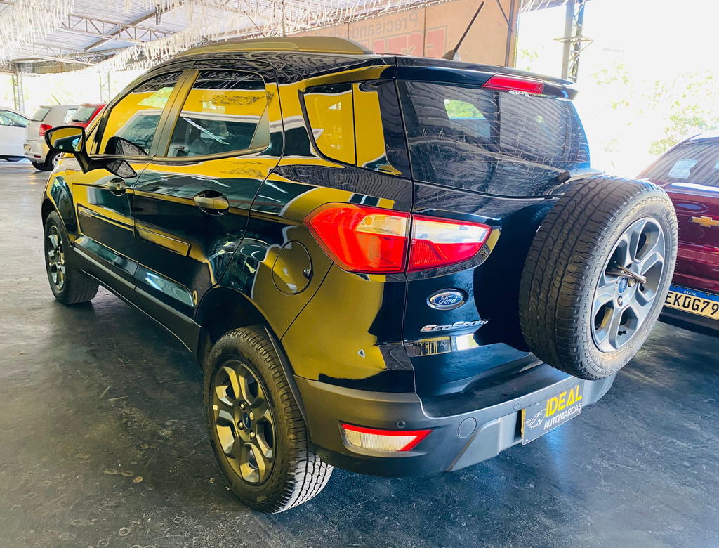 Ford EcoSport Preto