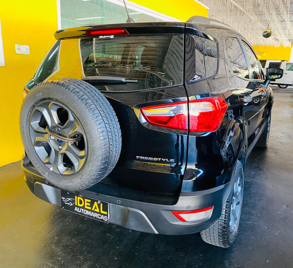 Ford EcoSport Preto