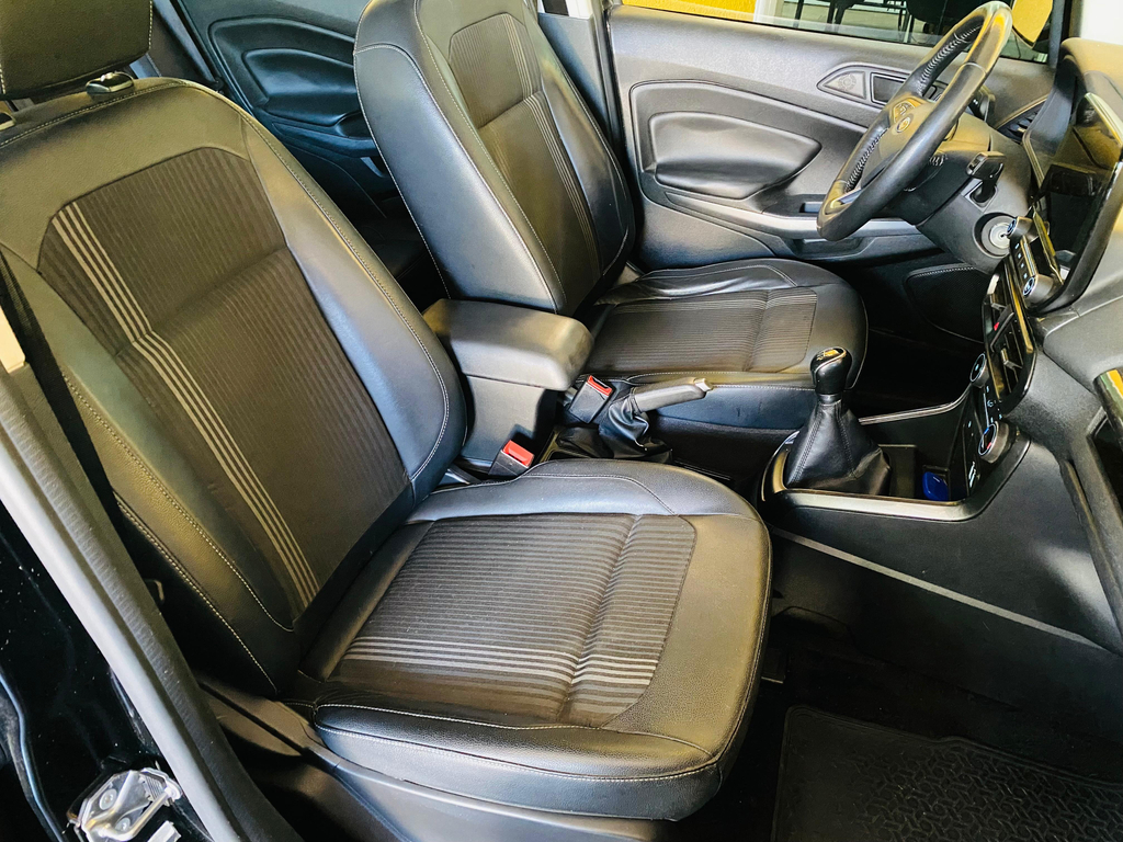 Ford EcoSport Preto