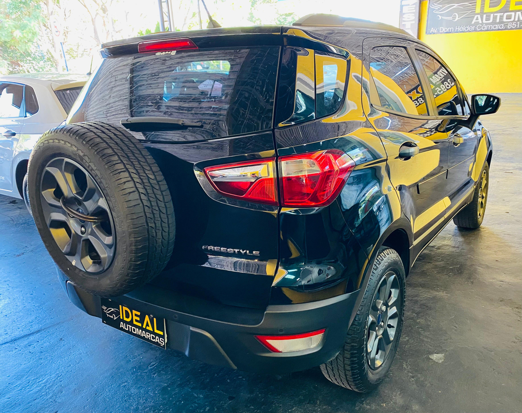 Ford EcoSport Preto