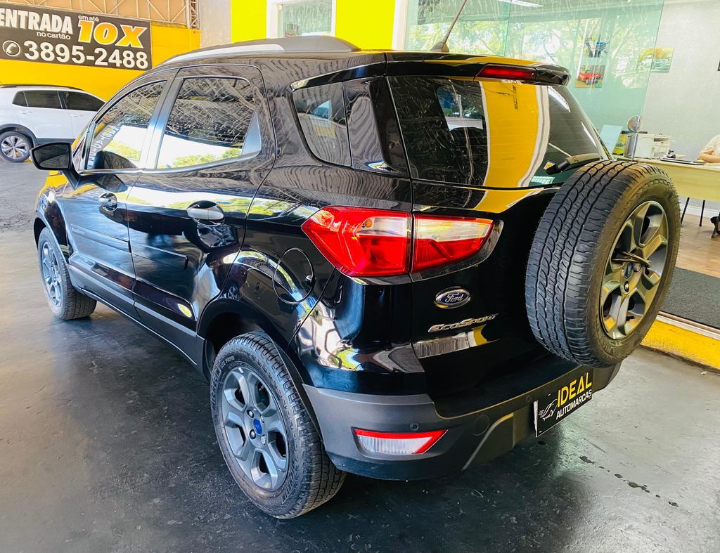 Ford EcoSport Preto