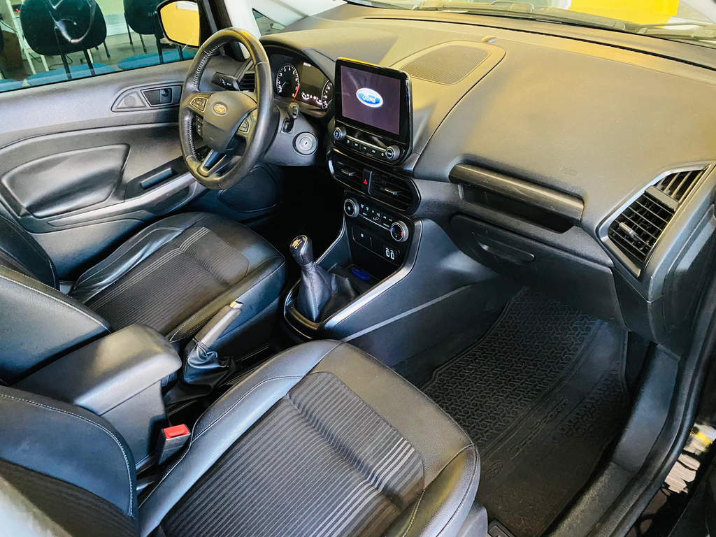 Ford EcoSport Preto