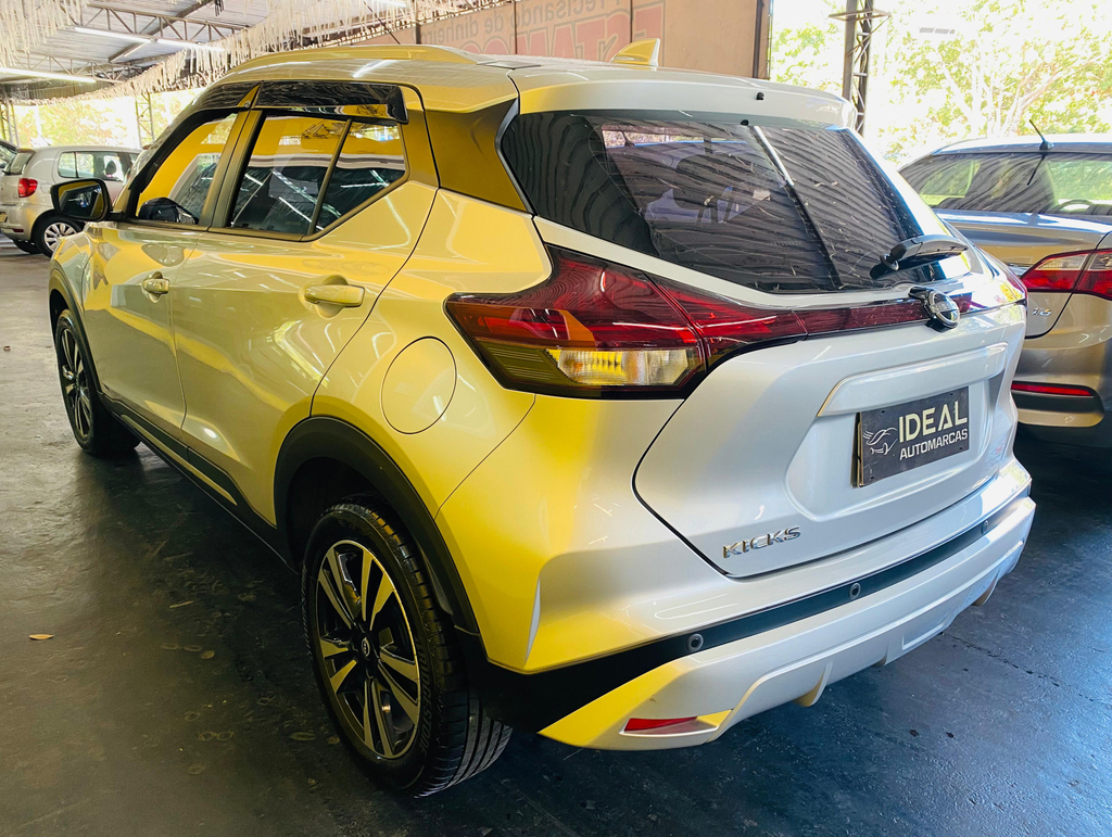 Nissan Kicks Prata