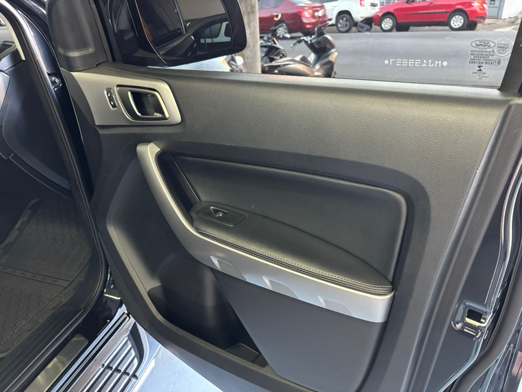 Ford Ranger (Cabine Dupla) Preto