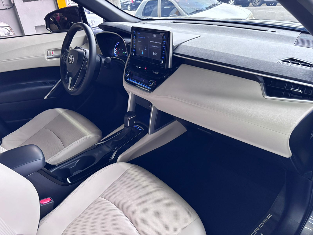 Toyota Corolla Cross Cinza