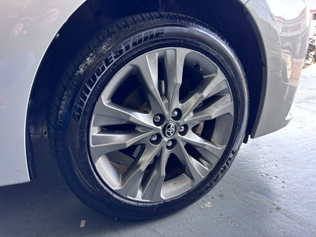 Toyota Corolla Prata