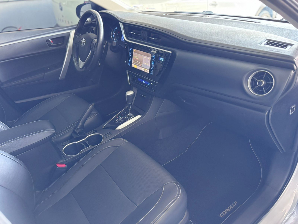 Toyota Corolla Prata
