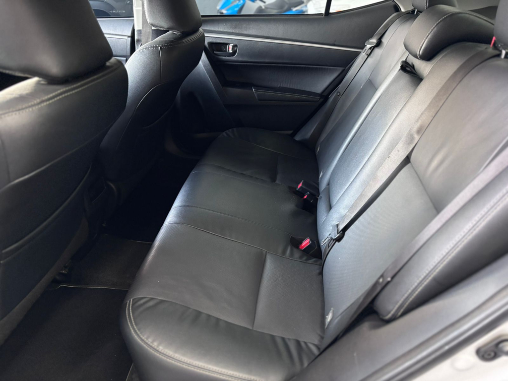 Toyota Corolla Prata