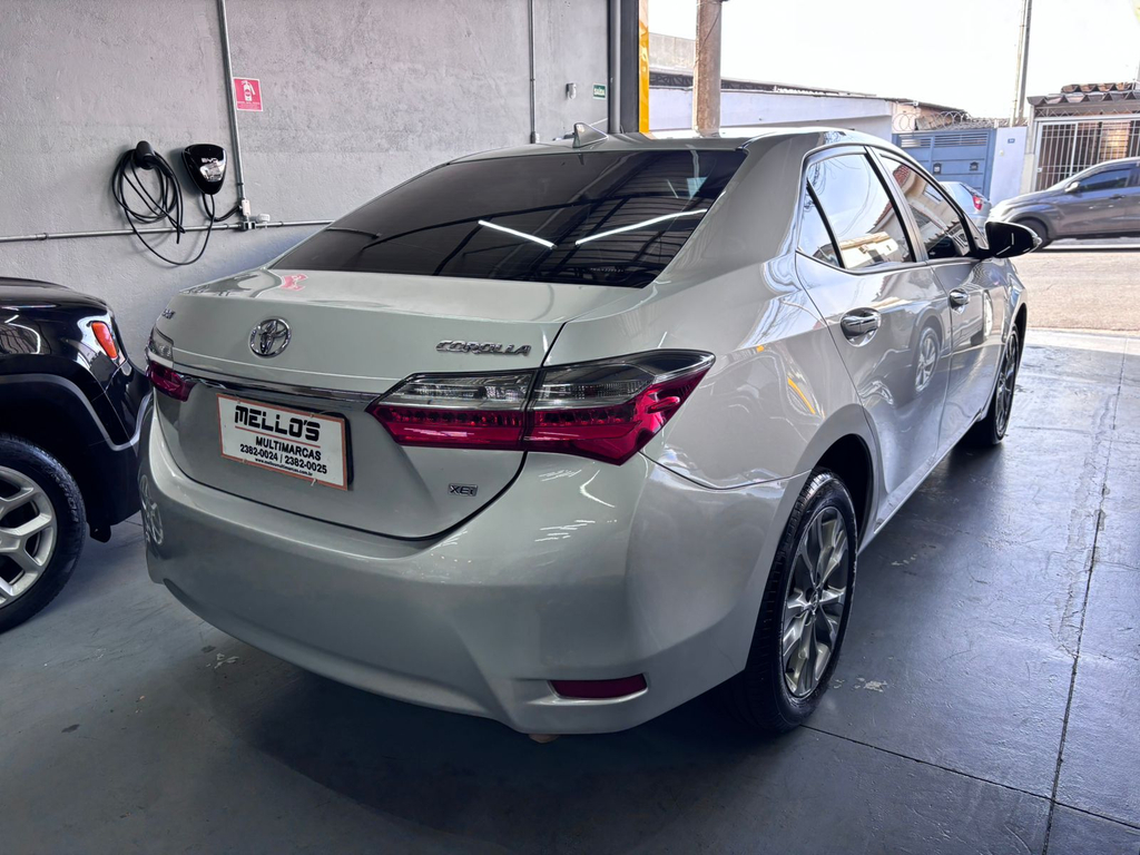 Toyota Corolla Prata
