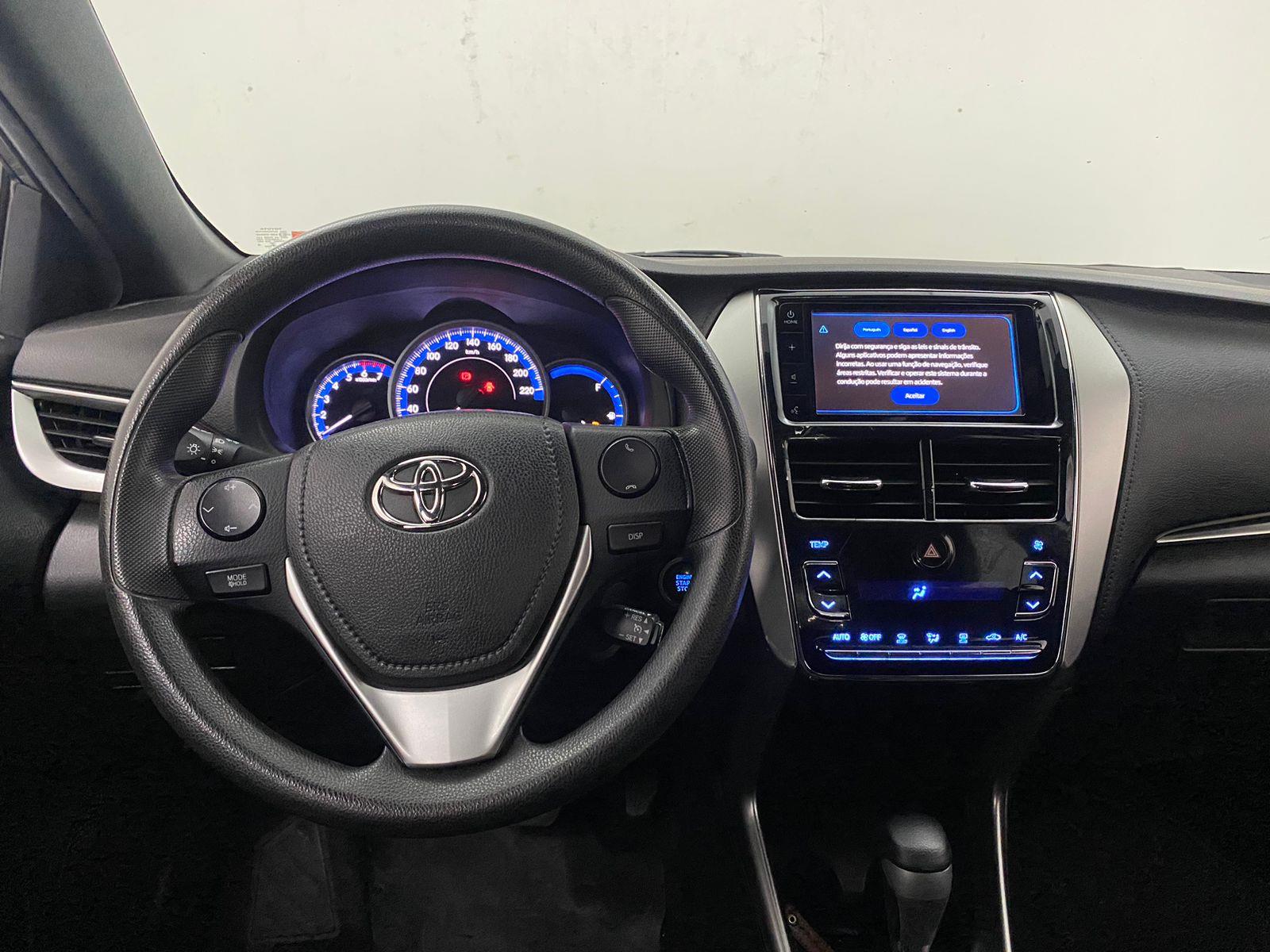 Toyota Yaris Cinza
