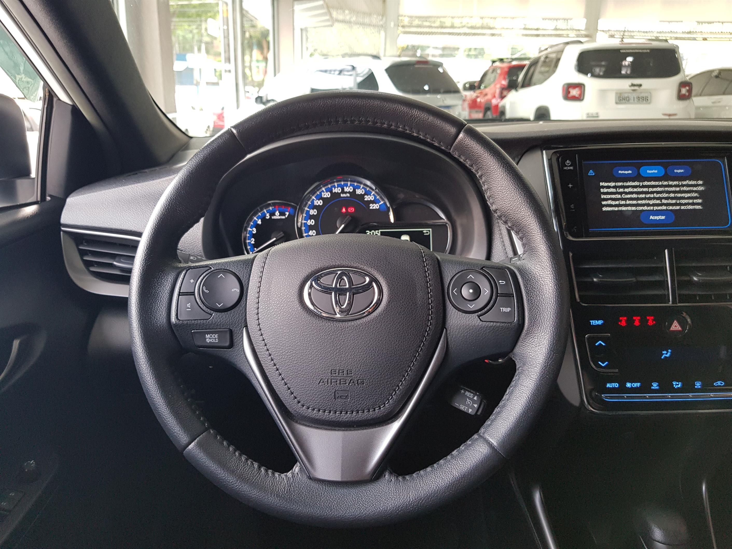 Toyota Yaris Hatch Branco