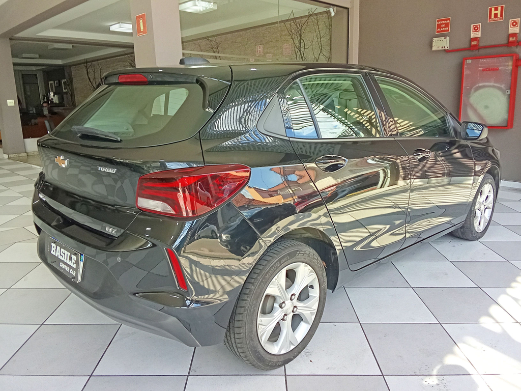 Chevrolet Onix Preto