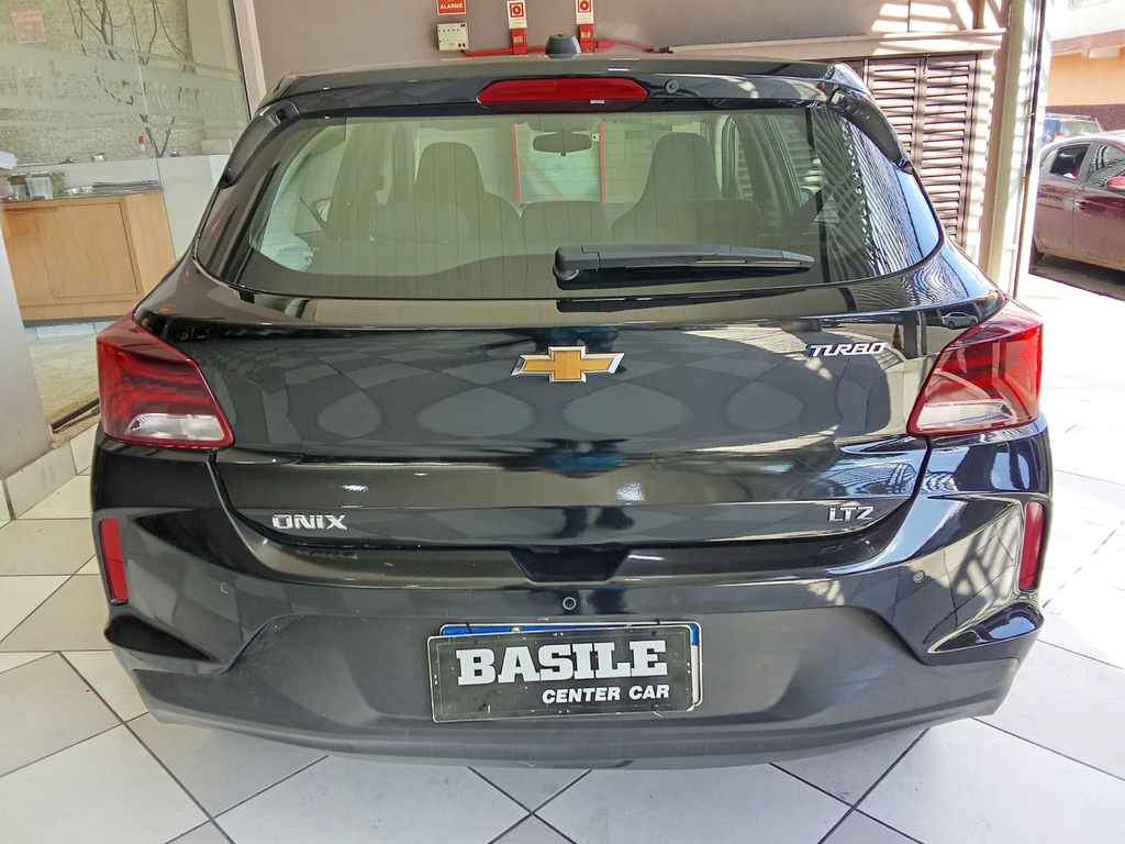 Chevrolet Onix Preto