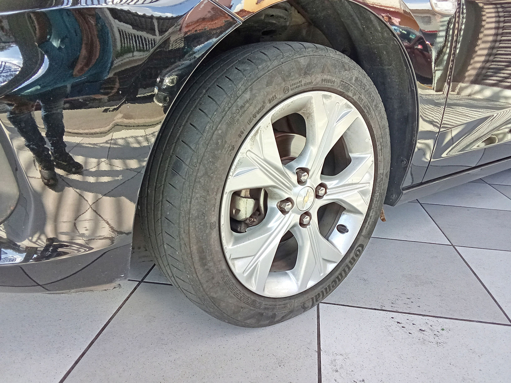 Chevrolet Onix Preto