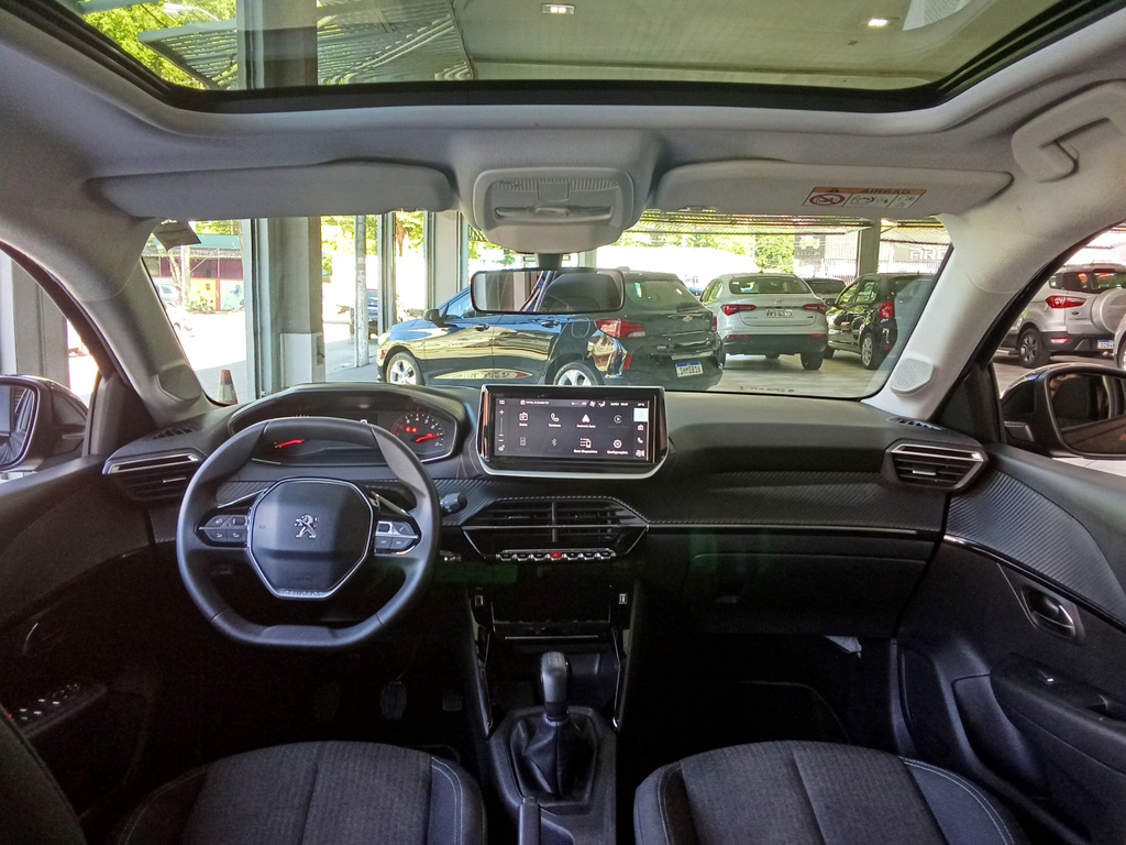 Peugeot 208 Preto