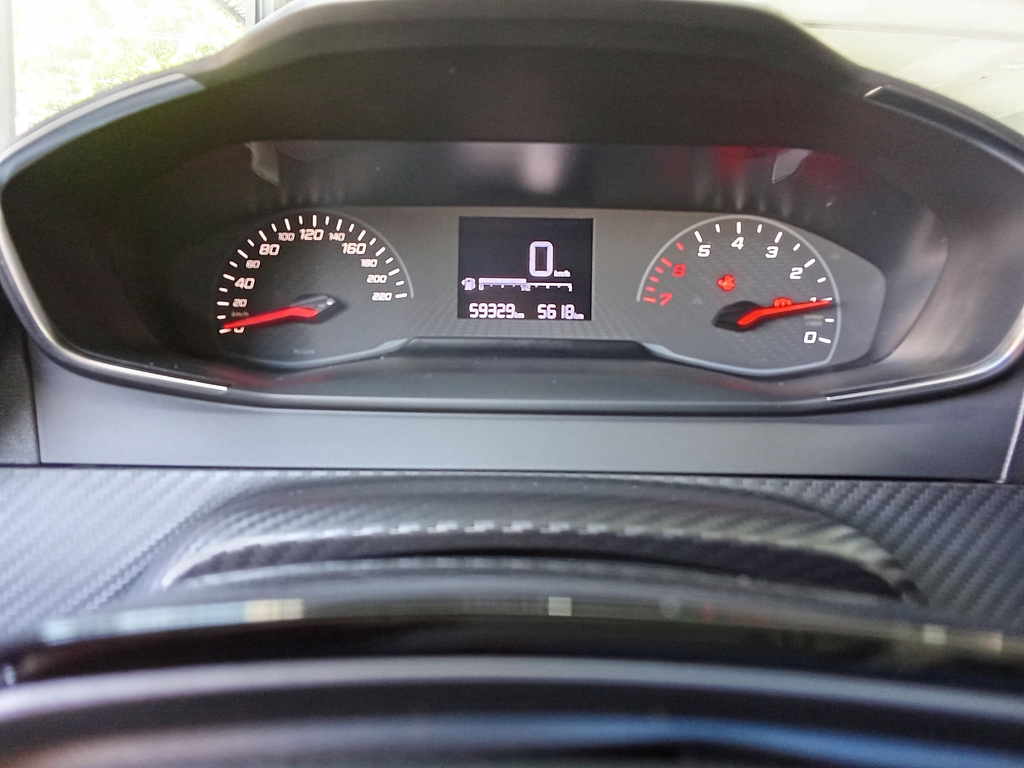 Peugeot 208 Preto
