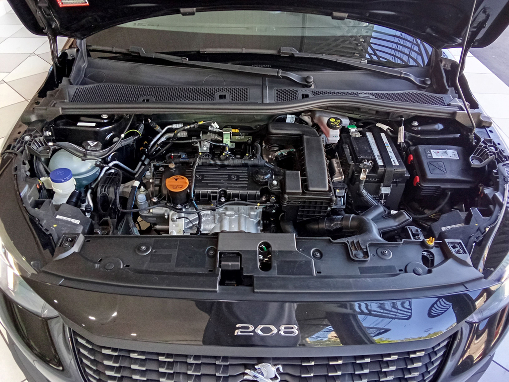 Peugeot 208 Preto