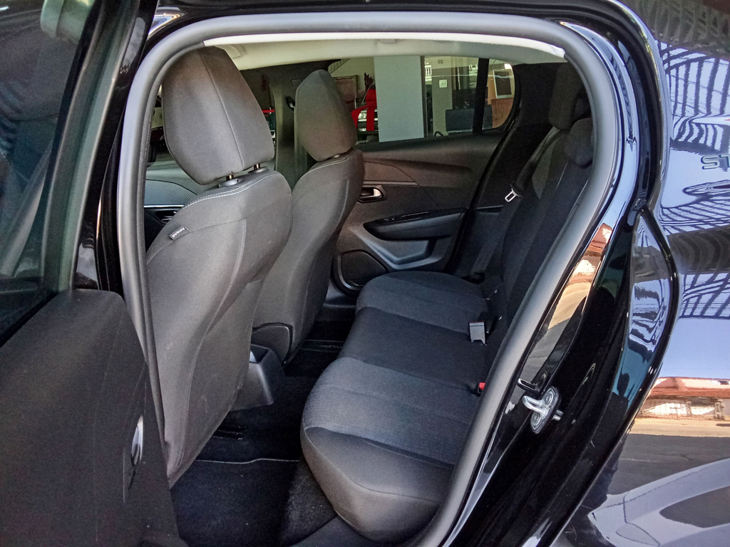 Peugeot 208 Preto