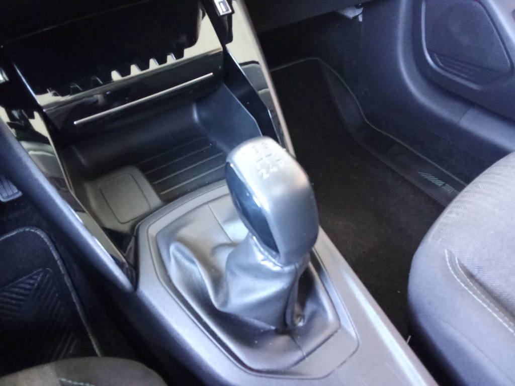 Peugeot 208 Preto