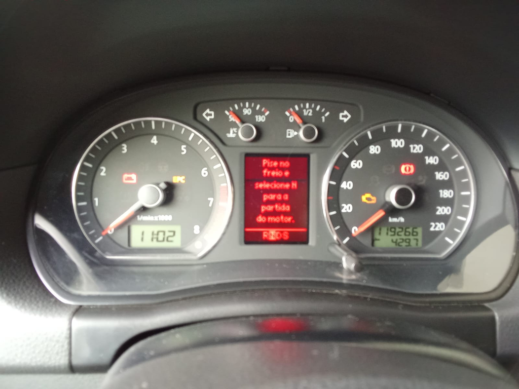 Volkswagen Polo Cinza