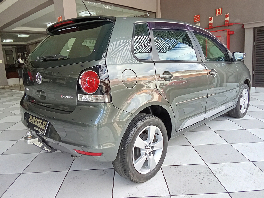 Volkswagen Polo Cinza