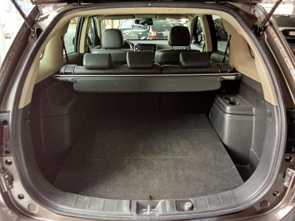 Mitsubishi Outlander Marrom