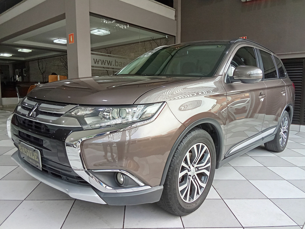 Mitsubishi Outlander Marrom