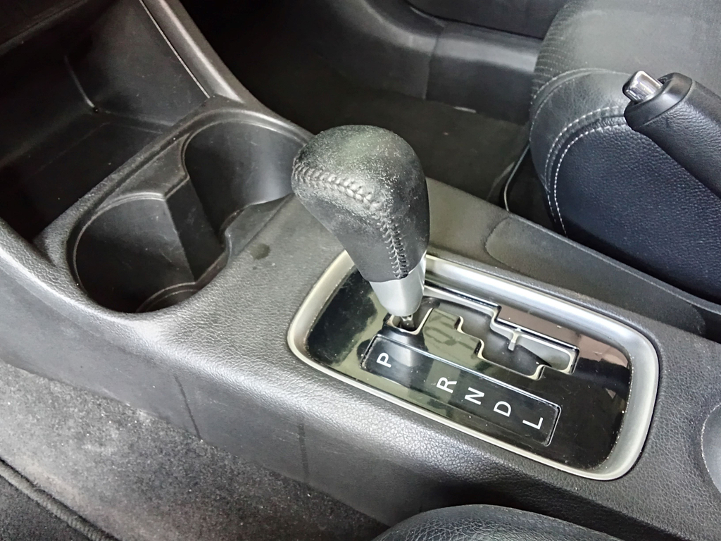 Mitsubishi Outlander Marrom