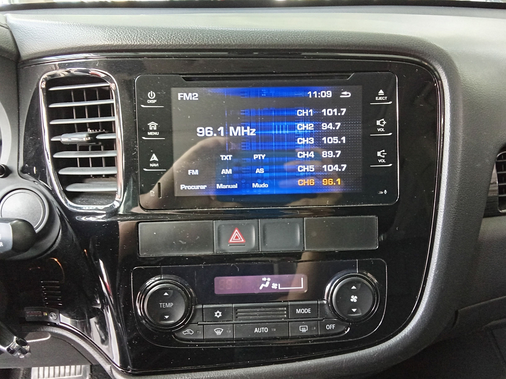 Mitsubishi Outlander Marrom