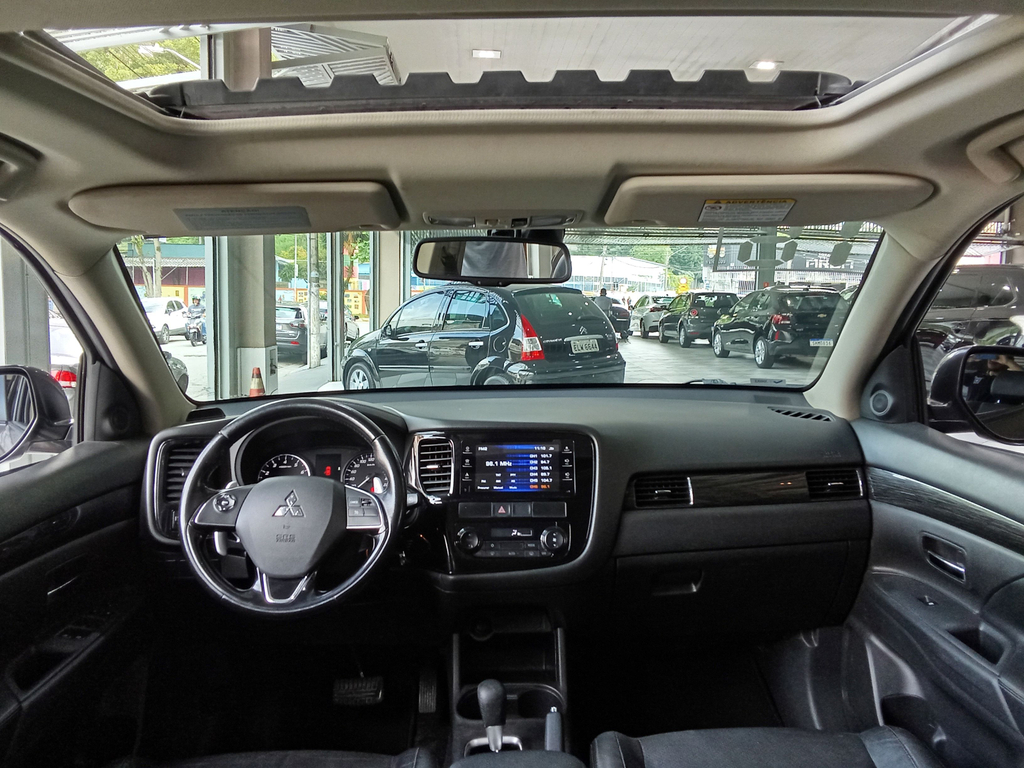 Mitsubishi Outlander Marrom