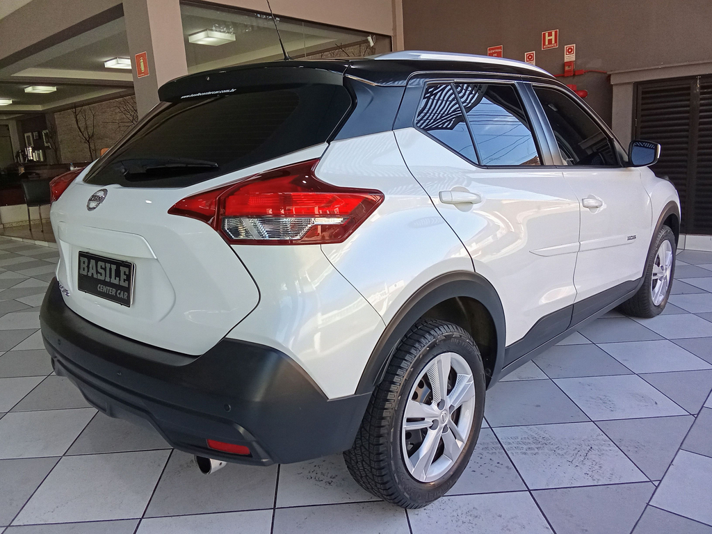 Nissan Kicks Branco