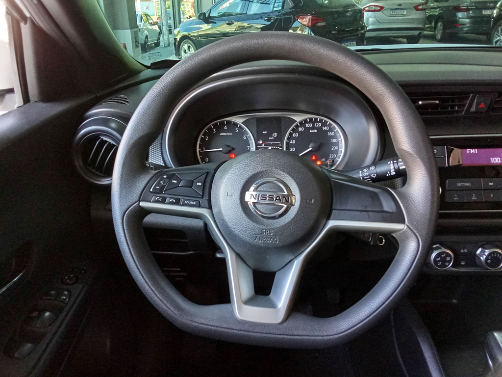 Nissan Kicks Branco