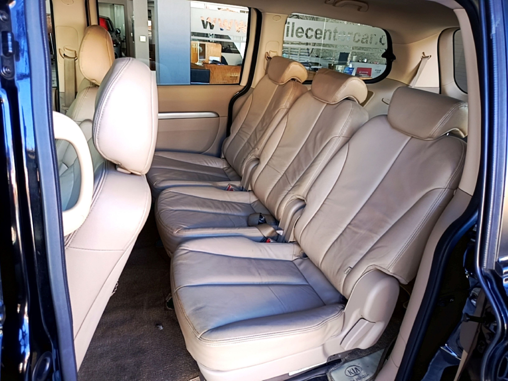 Kia Carnival Preto